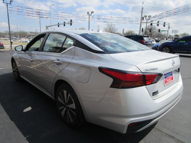 Nissan Altima 2.5 SV Sedan 2022