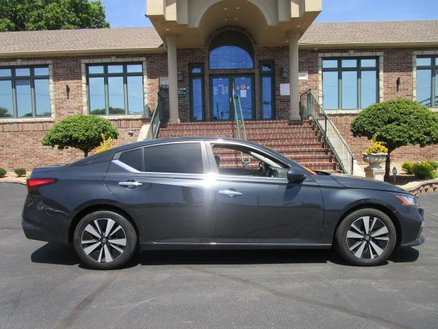 Nissan Altima 2.5 SV Sedan 2022