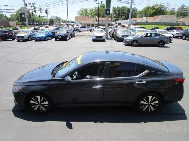 Nissan Altima 2.5 SV Sedan 2022