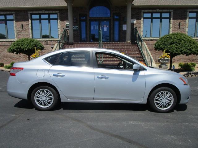 Nissan Sentra 4dr Sdn I4 CVT S 2014