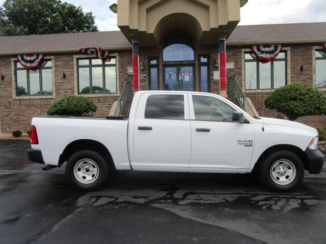 RAM 1500 Classic Tradesman 4x2 Crew Cab 5'7" Box 2020