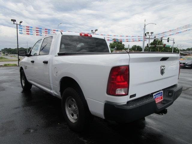 RAM 1500 Classic Tradesman 4x2 Crew Cab 5'7" Box 2020