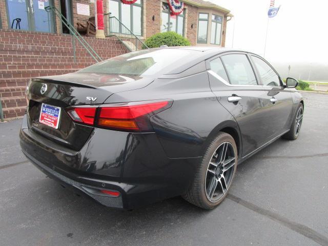 Nissan Altima 2.5 SV Sedan 2021