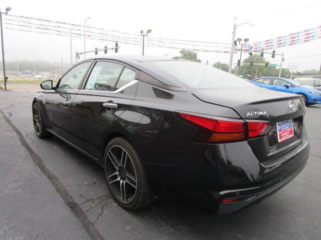 Nissan Altima 2.5 SV Sedan 2021