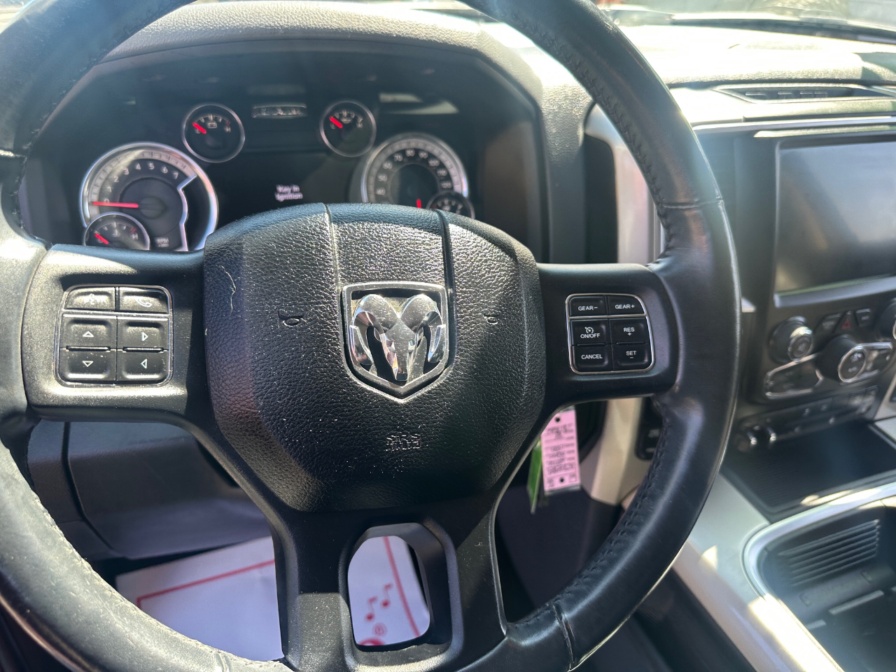 RAM 1500 4WD Crew Cab 140.5" Big Horn 2016 RAM 1500 4WD Crew Cab 140.5" Big Horn 2016