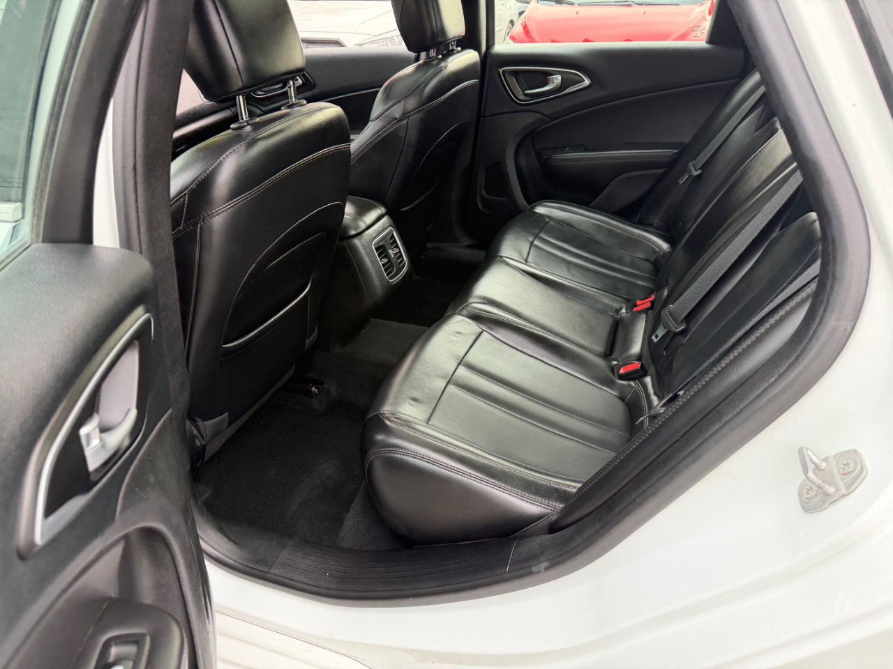 2016 Chrysler 200 C photo 8