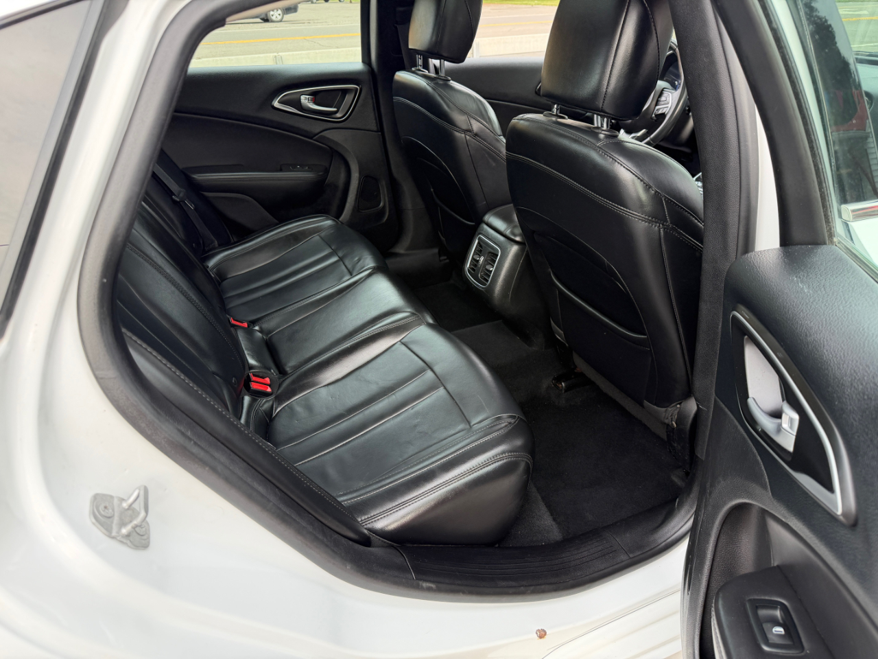 2016 Chrysler 200 C photo 12