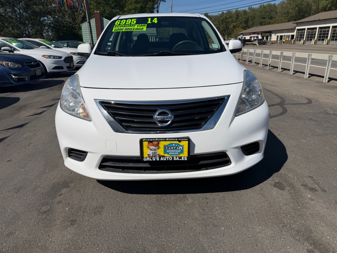 2014 Nissan Versa 1.6 SV photo 2