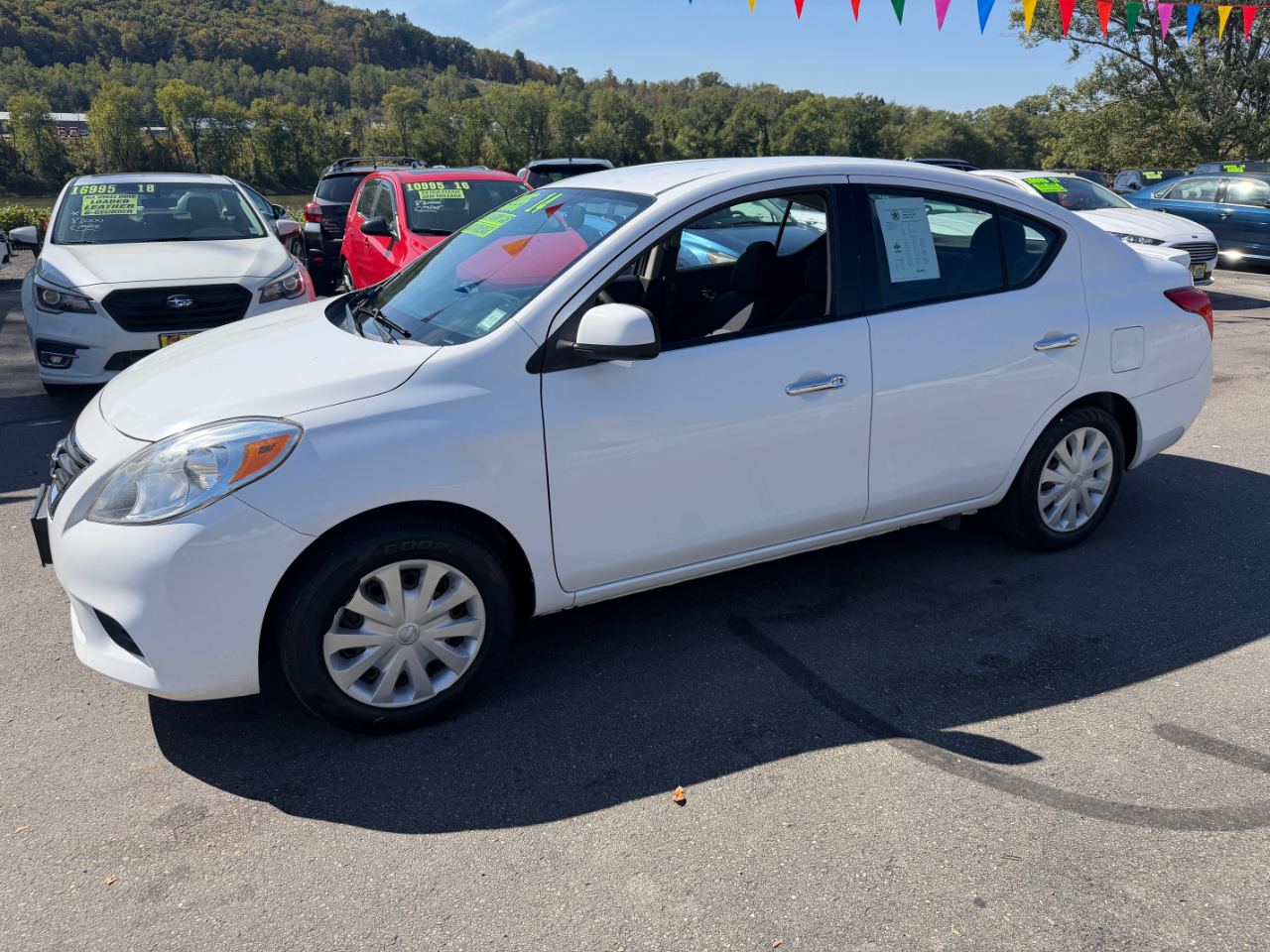 2014 Nissan Versa 1.6 SV photo 3