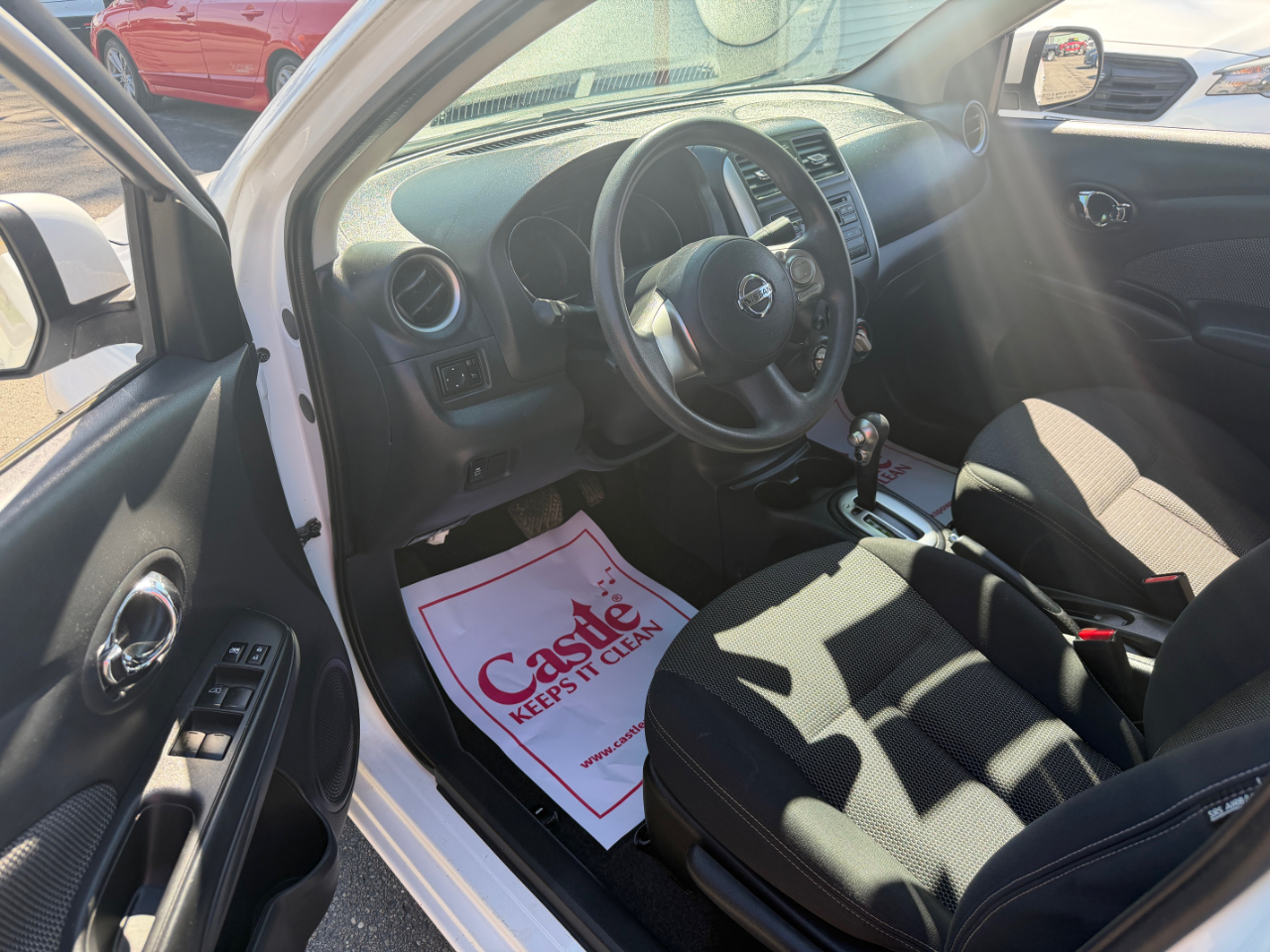 2014 Nissan Versa 1.6 SV photo 4