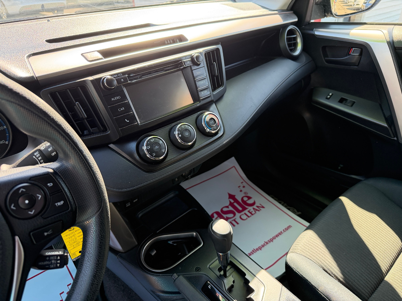2018 Toyota RAV4 LE photo 6