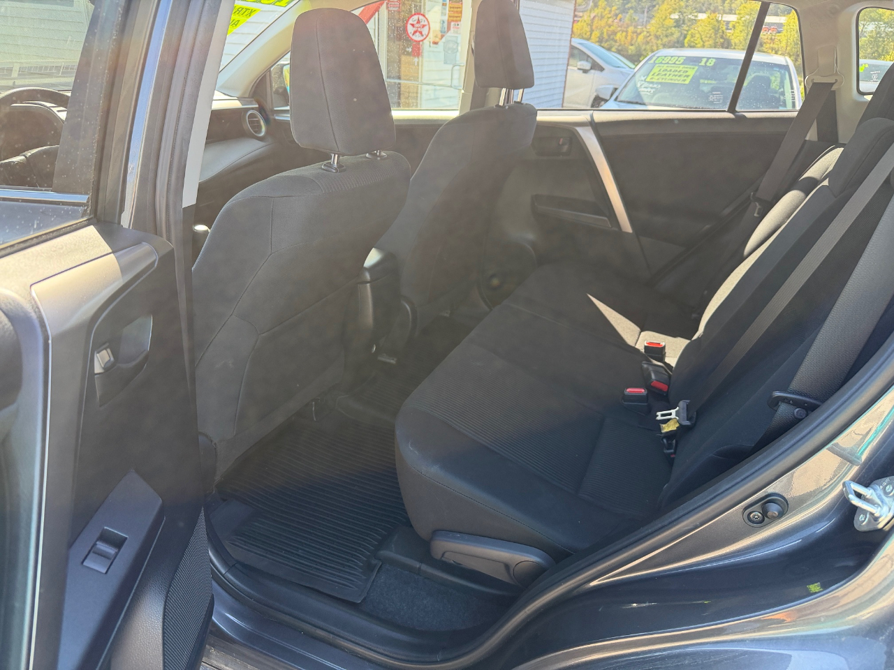 2018 Toyota RAV4 LE photo 7