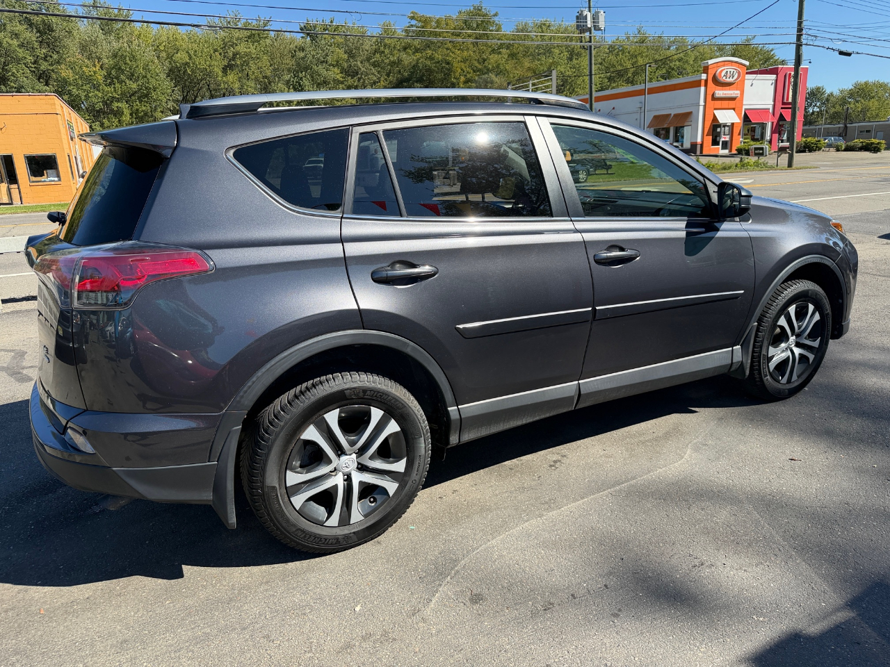 2018 Toyota RAV4 LE photo 11