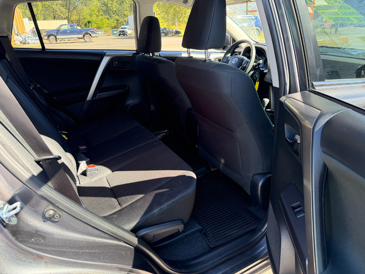2018 Toyota RAV4 LE photo 12