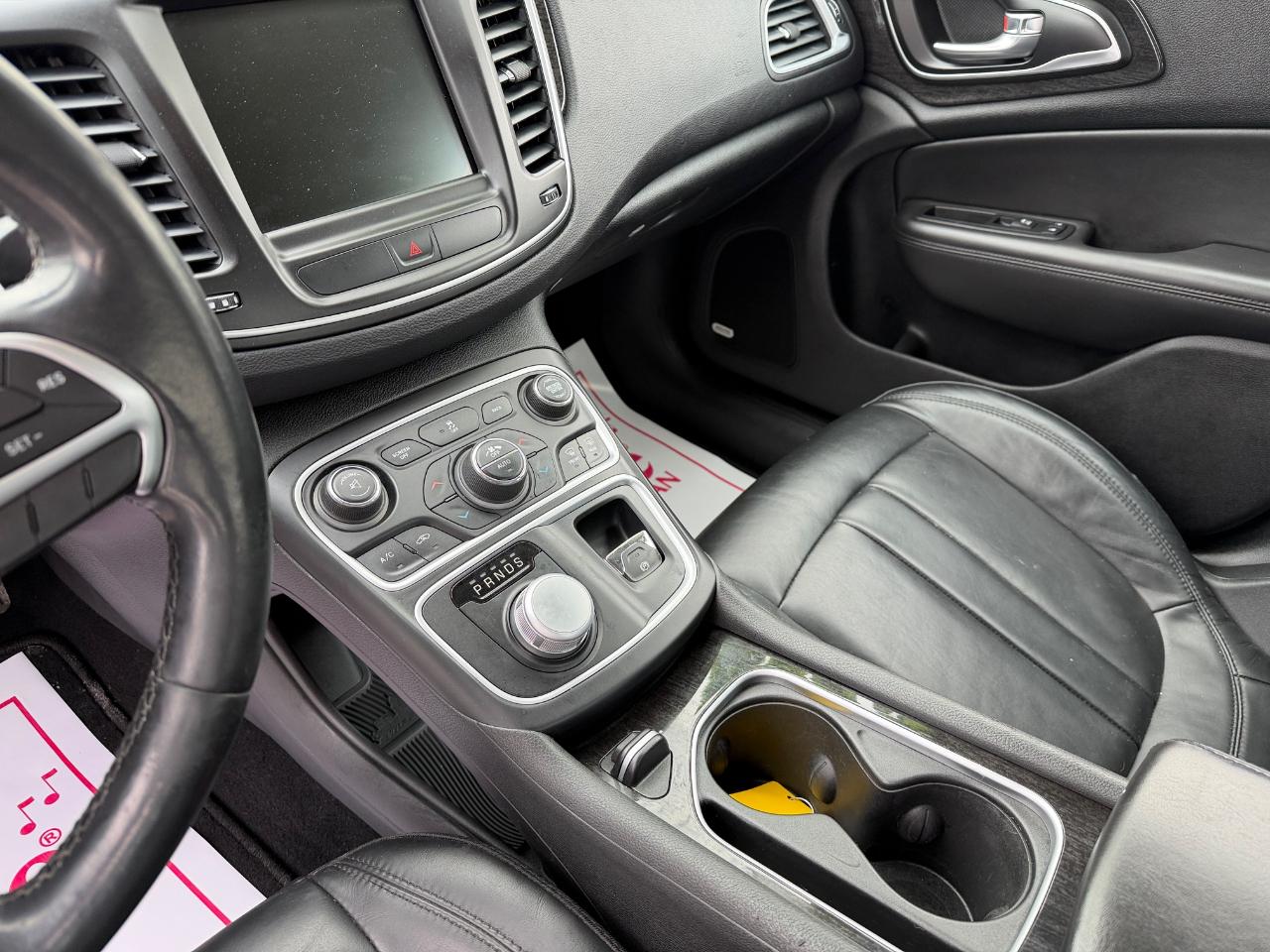 Chrysler 200 4dr Sdn C AWD 2015