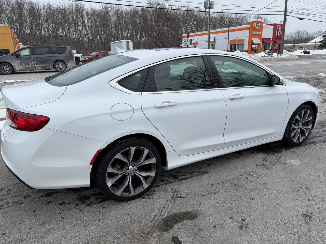 Chrysler 200 4dr Sdn C AWD 2015