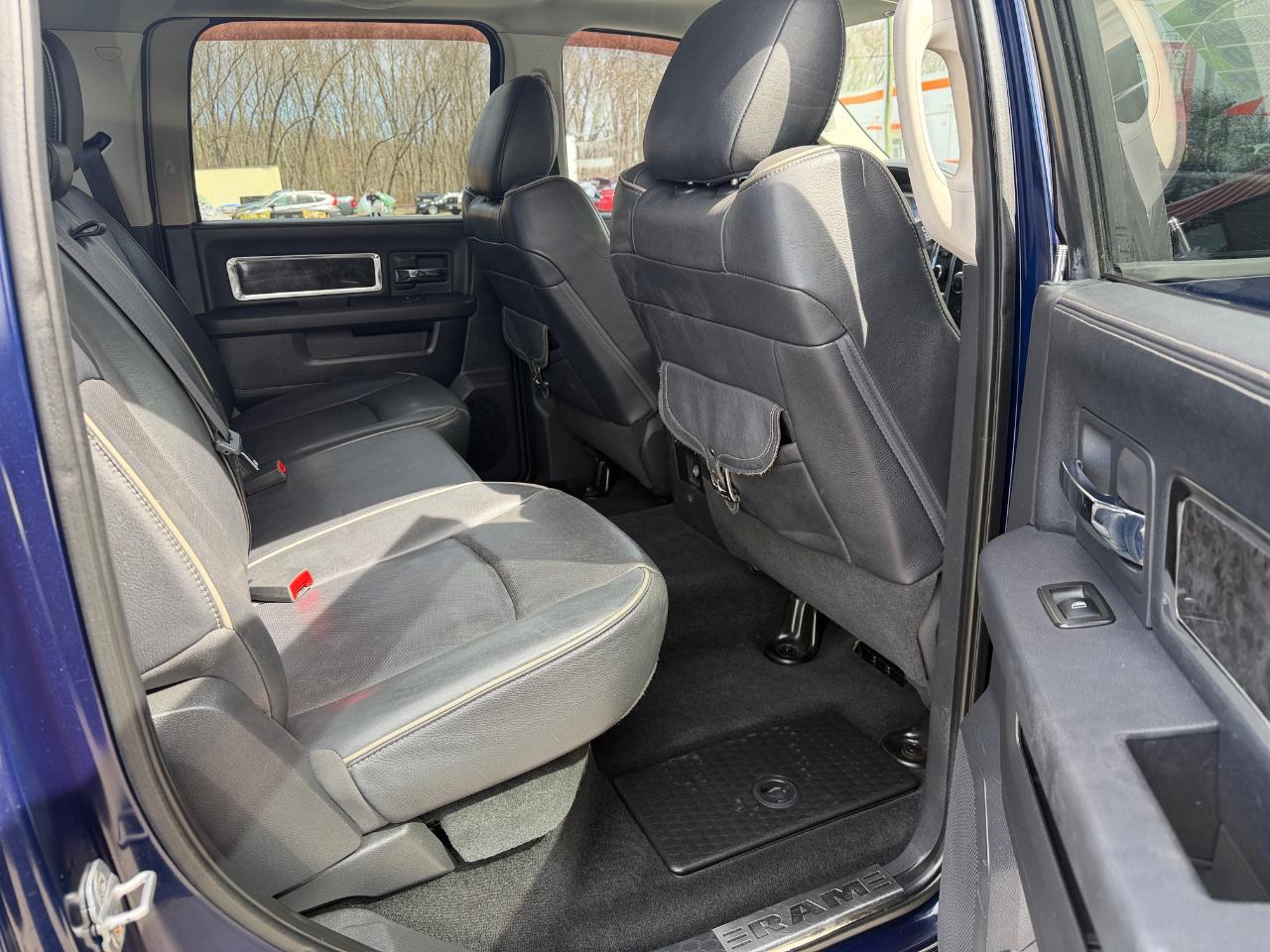 RAM 1500 4WD Crew Cab 140.5" Laramie Limited Edition 2012