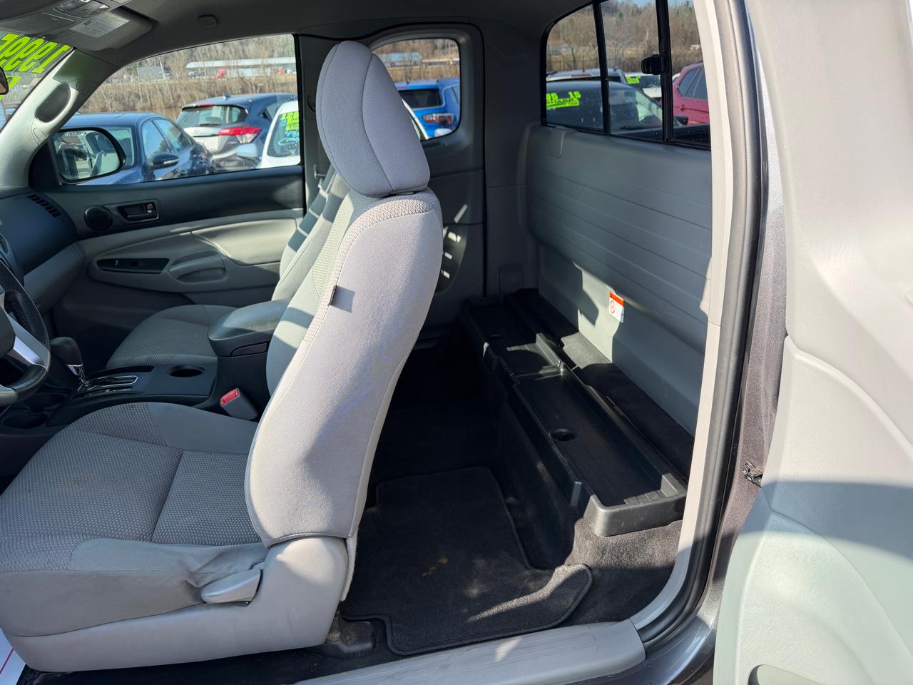 Toyota Tacoma 4WD Access Cab I4 AT (Natl) 2015