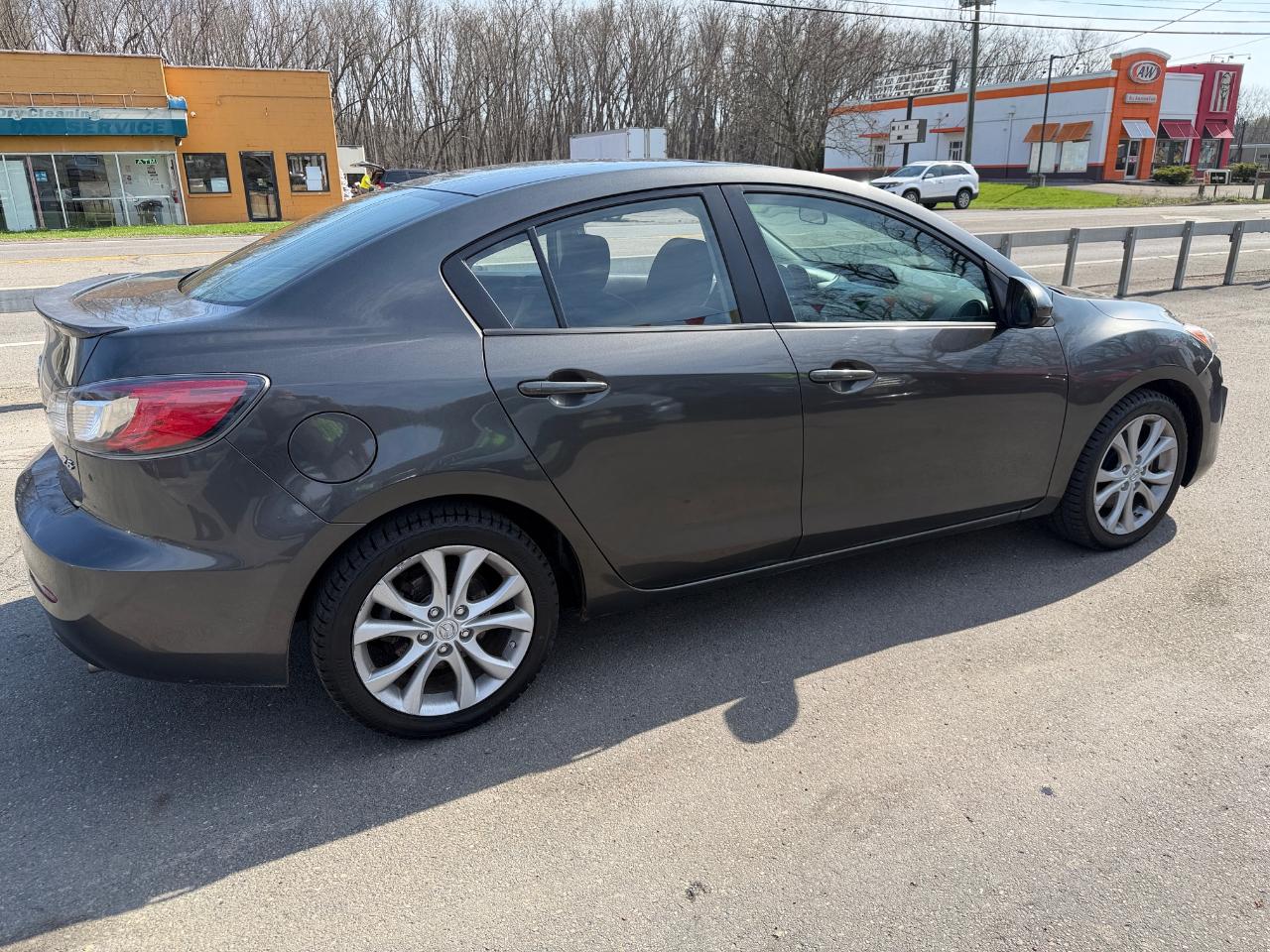 Mazda MAZDA3 4dr Sdn Auto s Sport 2011