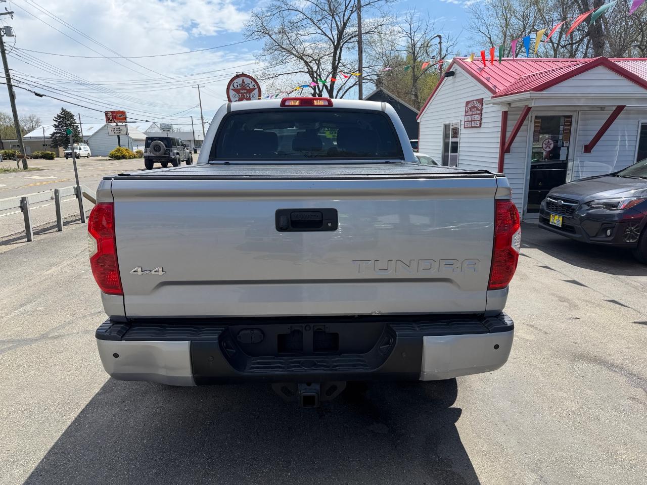 Toyota Tundra 4WD SR5 CrewMax 5.5' Bed 5.7L (Natl) 2018