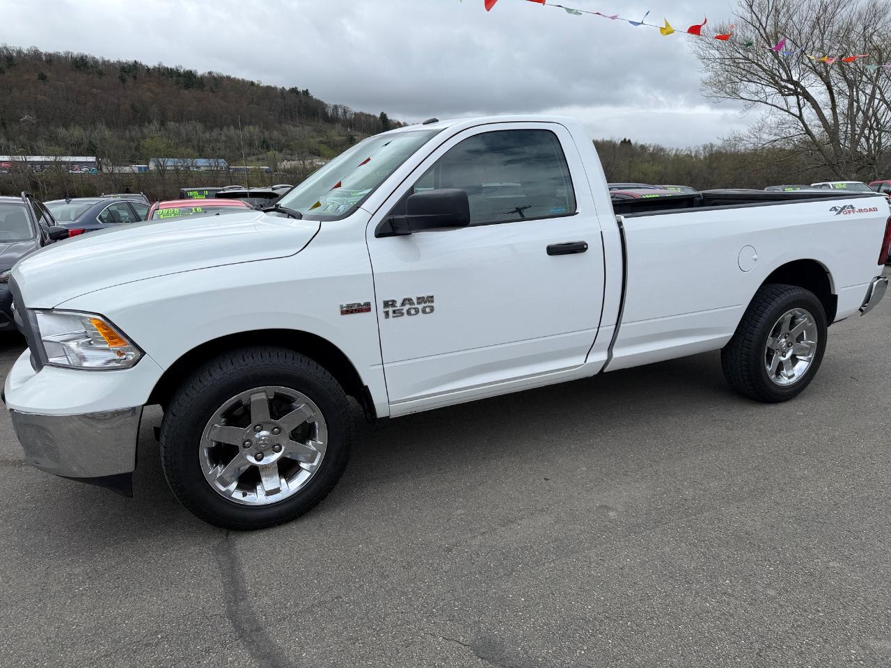 RAM 1500 Tradesman 4x4 Regular Cab 8' Box 2017