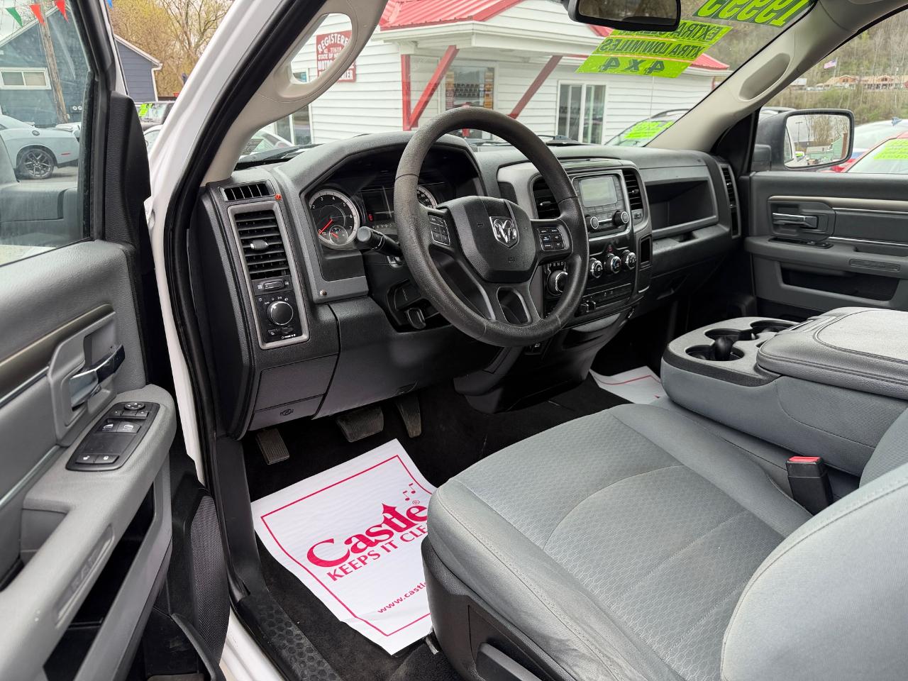 RAM 1500 Tradesman 4x4 Regular Cab 8' Box 2017