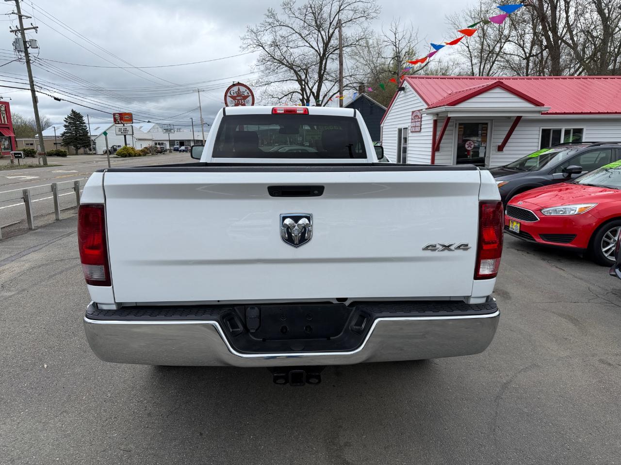 RAM 1500 Tradesman 4x4 Regular Cab 8' Box 2017
