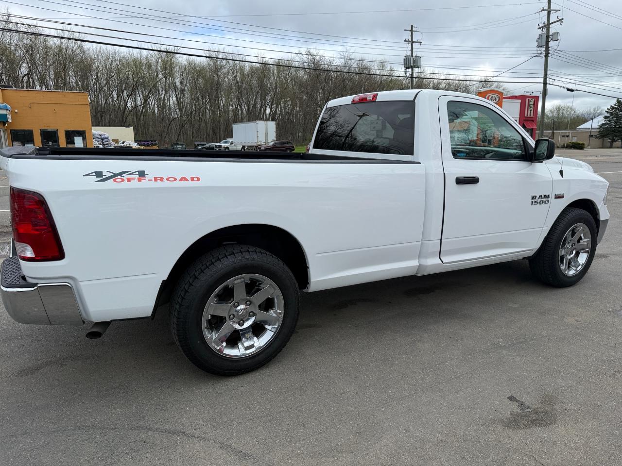 RAM 1500 Tradesman 4x4 Regular Cab 8' Box 2017