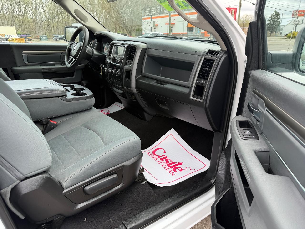 RAM 1500 Tradesman 4x4 Regular Cab 8' Box 2017