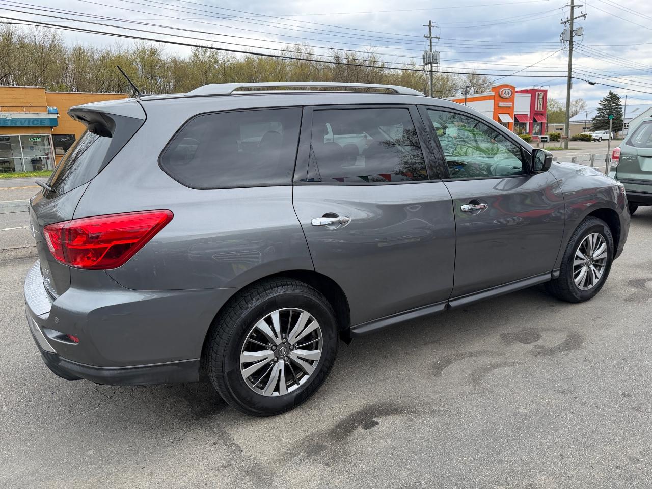 Nissan Pathfinder 4x4 SV 2018