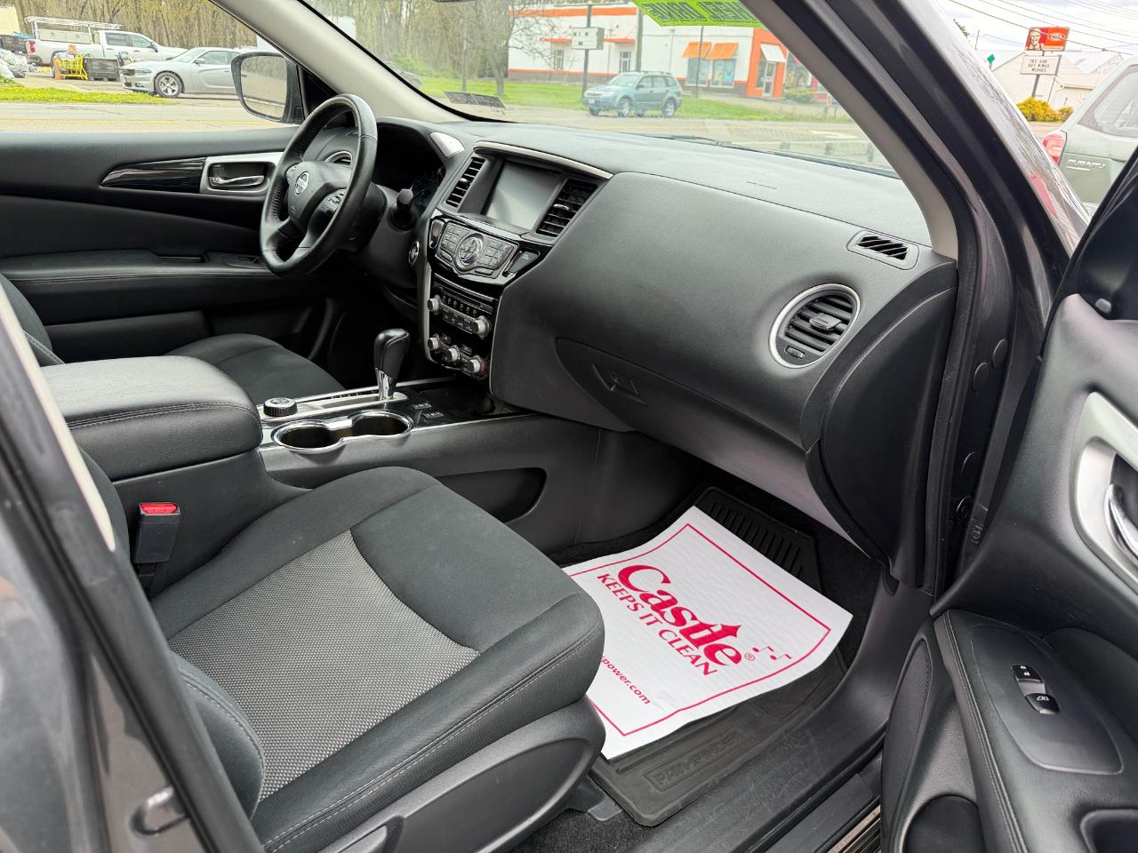 Nissan Pathfinder 4x4 SV 2018