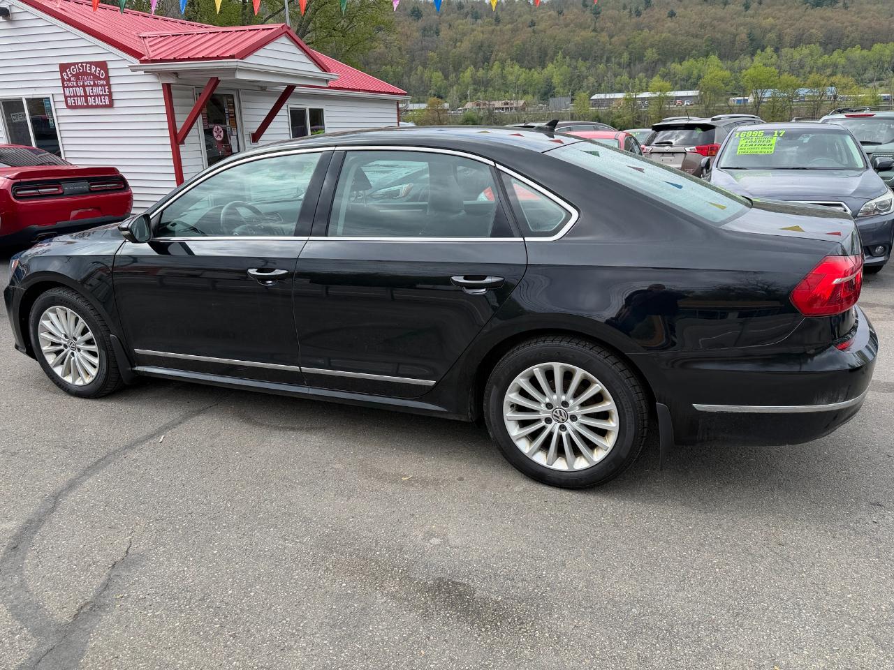 Volkswagen Passat 4dr Sdn 1.8T Auto SE PZEV 2016