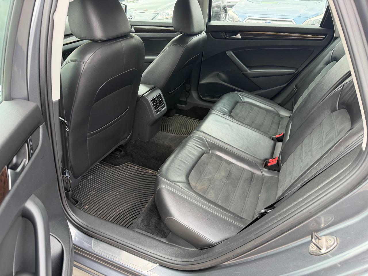 Volkswagen Passat 4dr Sdn 3.6L V6 DSG SEL Premium 2014