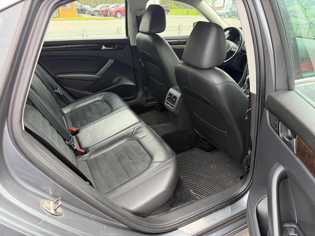Volkswagen Passat 4dr Sdn 3.6L V6 DSG SEL Premium 2014