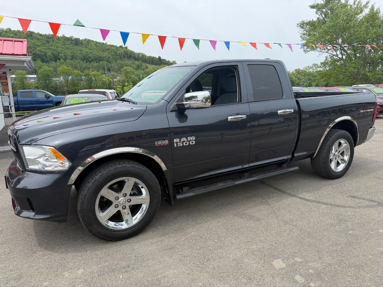 RAM 1500 Express 4x4 Quad Cab 6'4" Box 2017