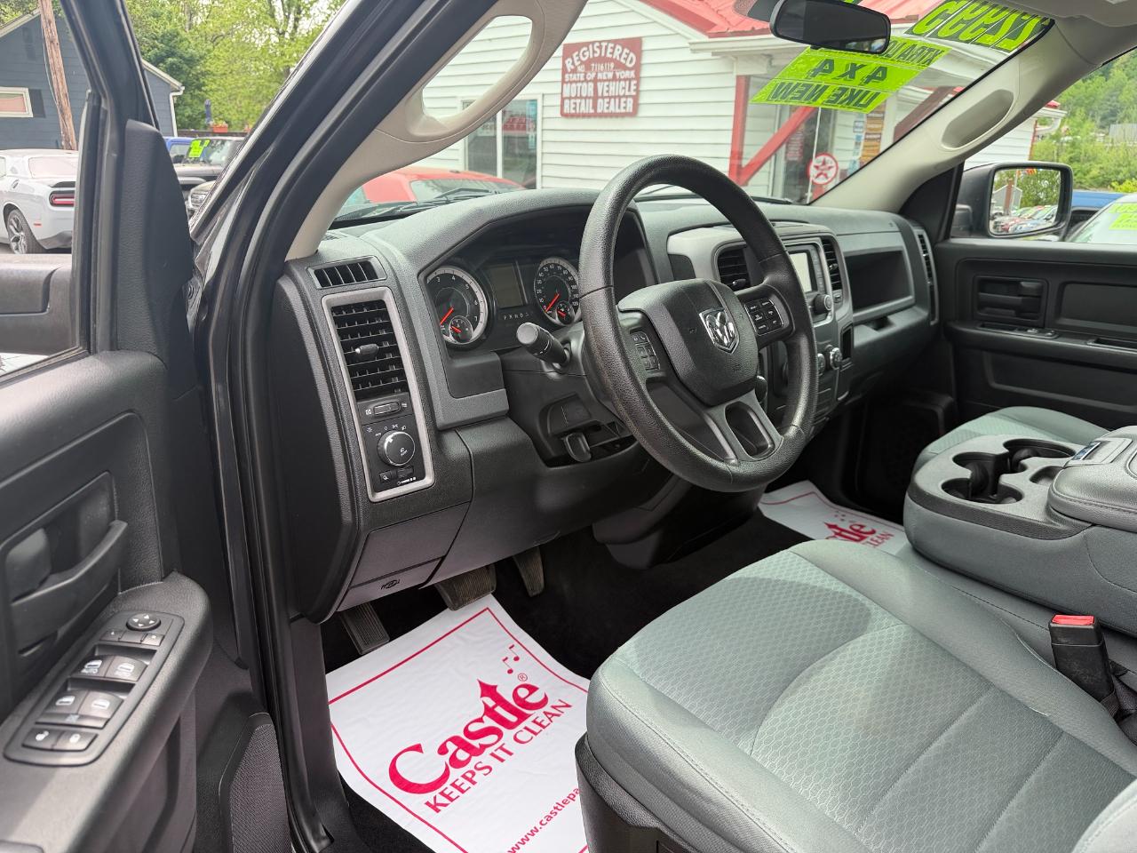 RAM 1500 Express 4x4 Quad Cab 6'4" Box 2017