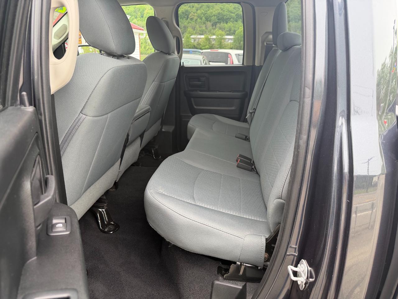 RAM 1500 Express 4x4 Quad Cab 6'4" Box 2017