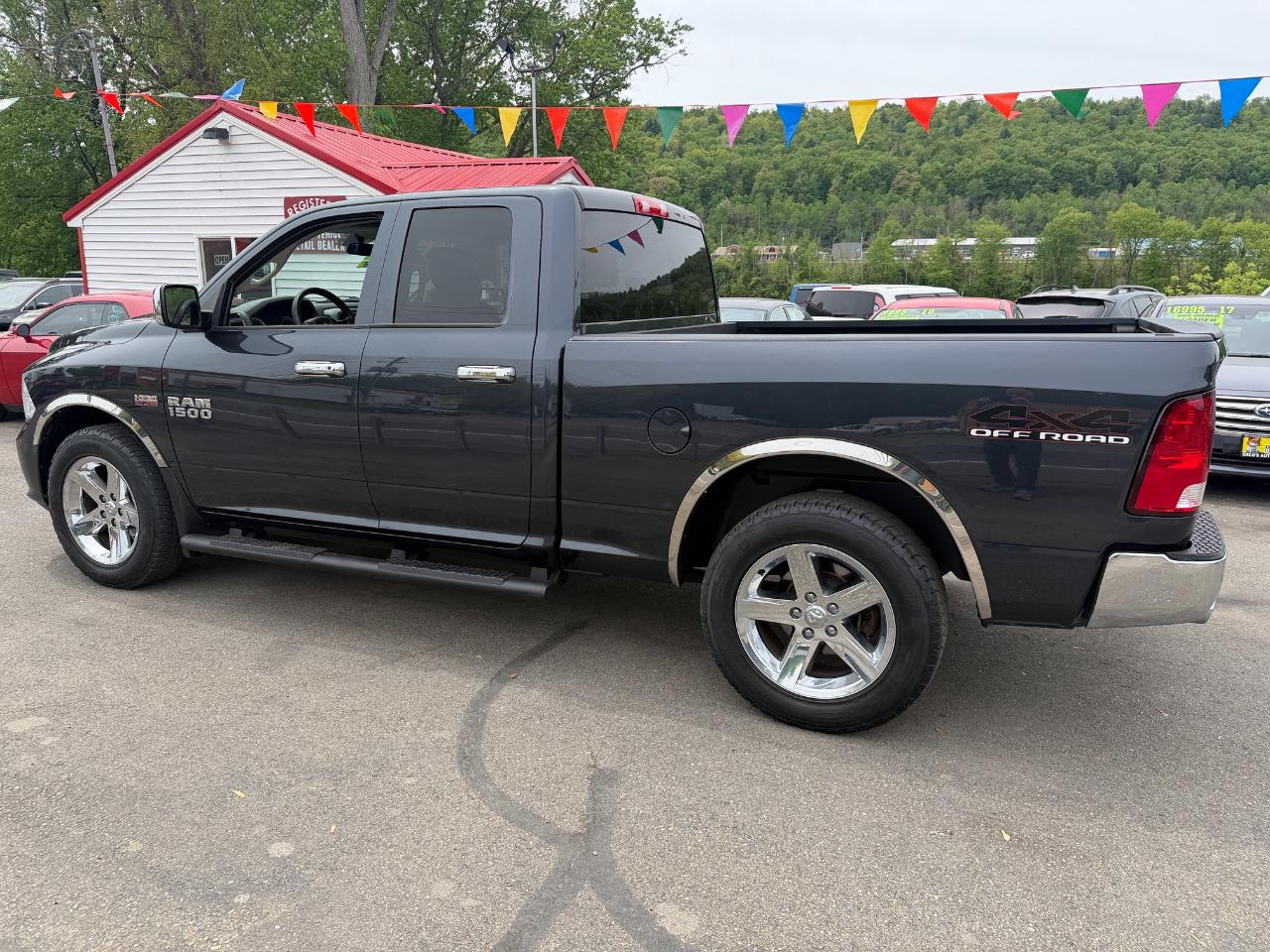 RAM 1500 Express 4x4 Quad Cab 6'4" Box 2017
