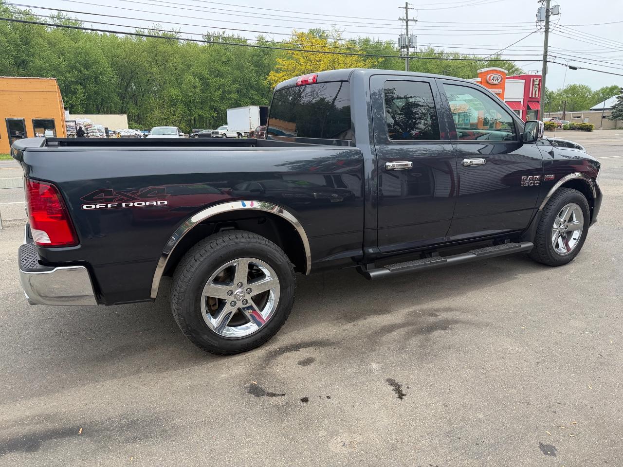 RAM 1500 Express 4x4 Quad Cab 6'4" Box 2017