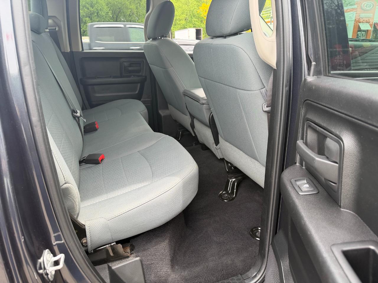 RAM 1500 Express 4x4 Quad Cab 6'4" Box 2017