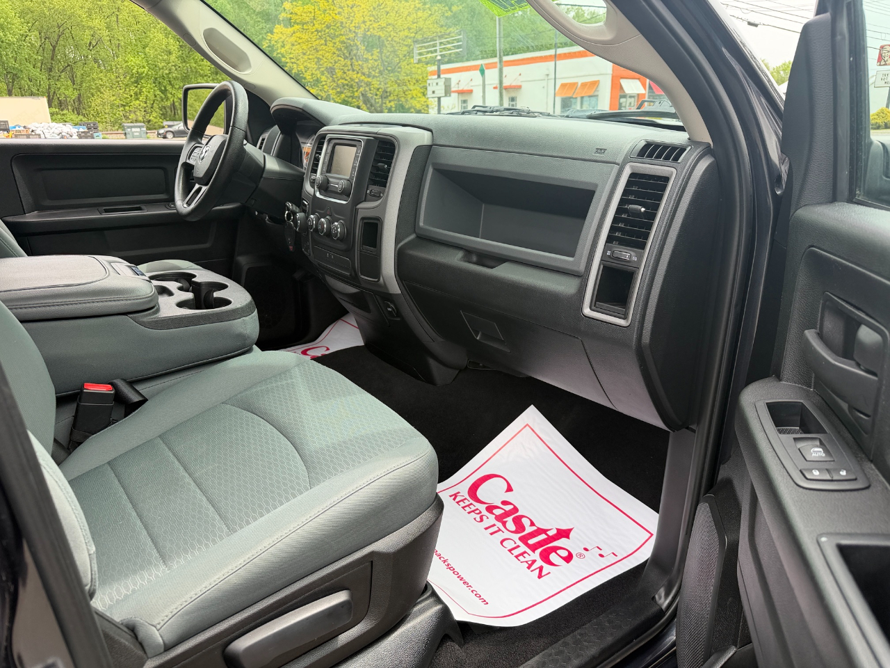 RAM 1500 Express 4x4 Quad Cab 6'4" Box 2017