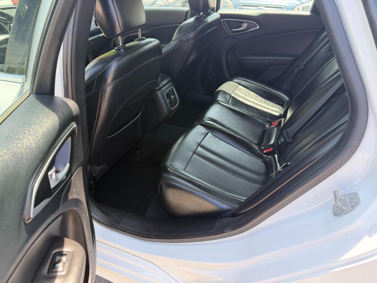 Chrysler 200 4dr Sdn C AWD 2016