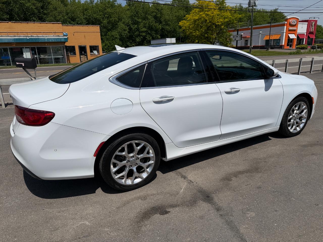 Chrysler 200 4dr Sdn C AWD 2016