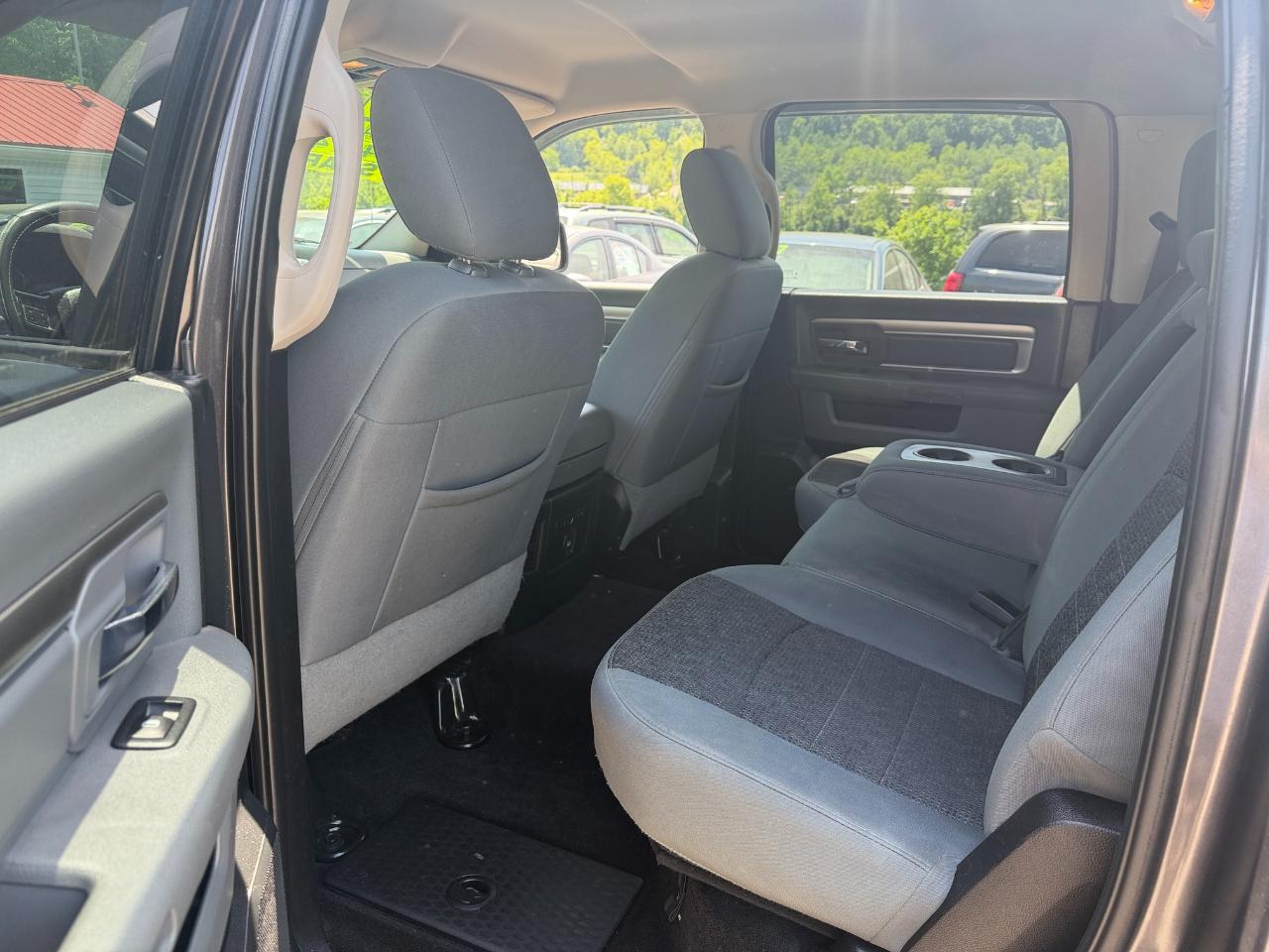 RAM 1500 4WD Crew Cab 149" Big Horn 2016