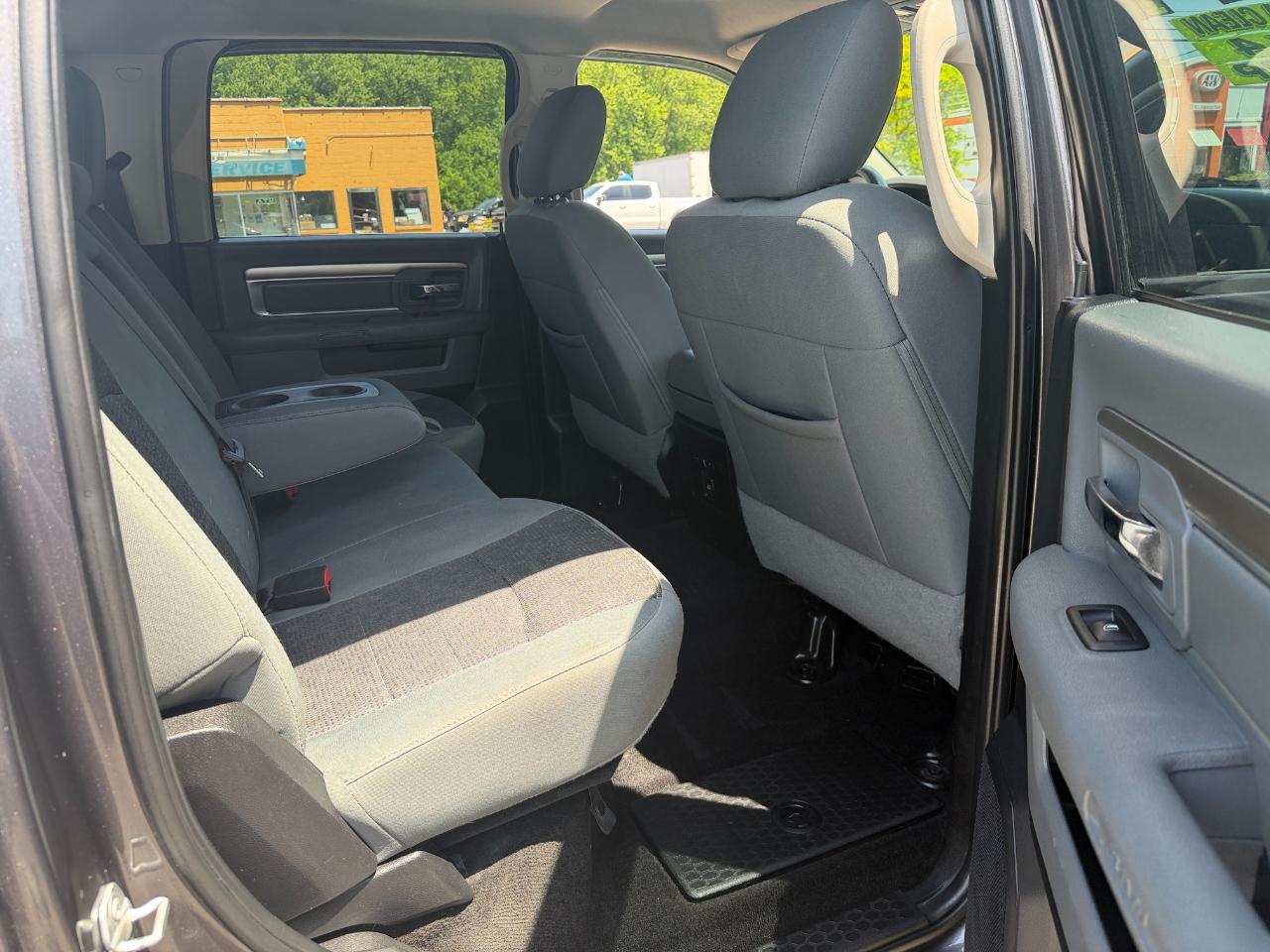 RAM 1500 4WD Crew Cab 149" Big Horn 2016