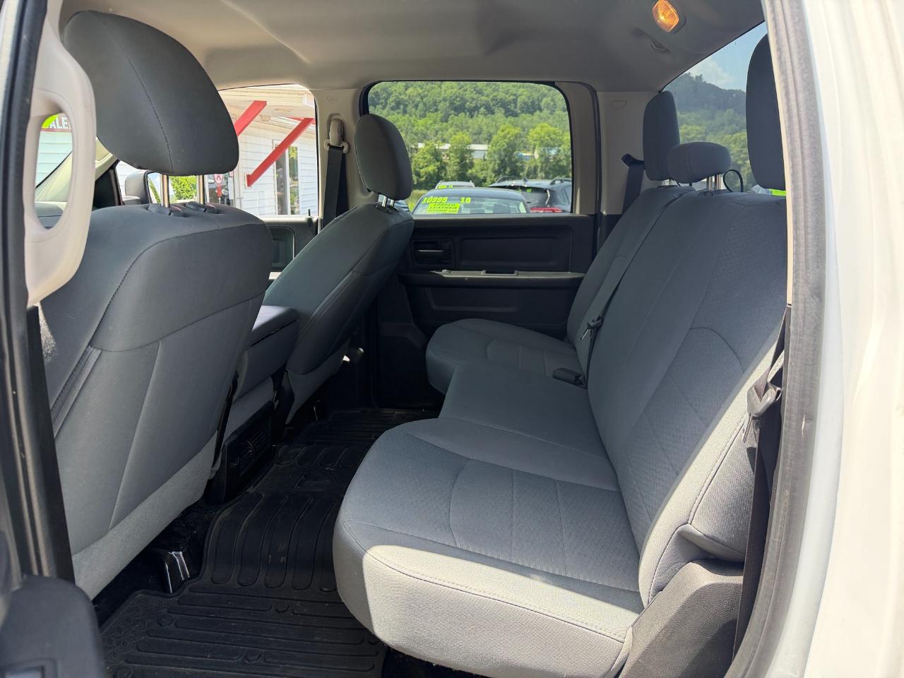 RAM 1500 4WD Crew Cab 140.5" Tradesman 2015