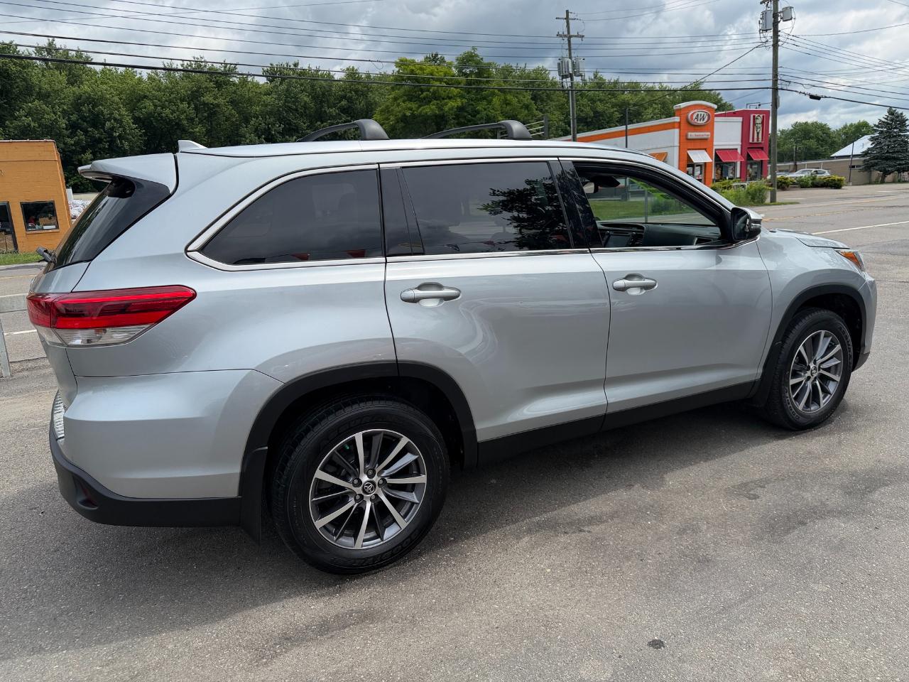 Toyota Highlander XLE V6 AWD (Natl) 2019