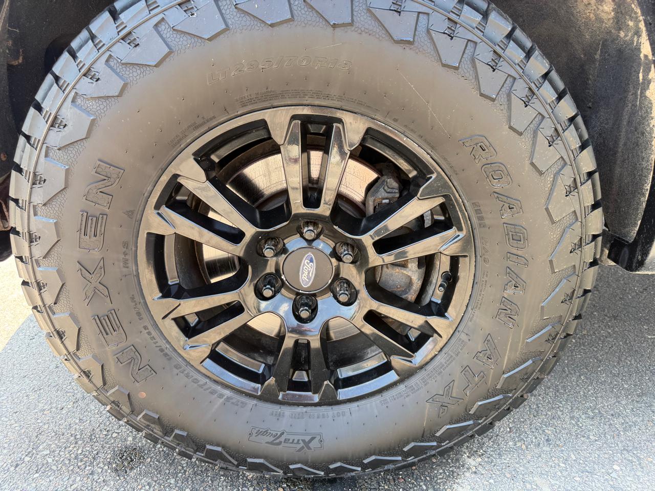 Ford F-150 4WD SuperCrew 145" Lariat 2015