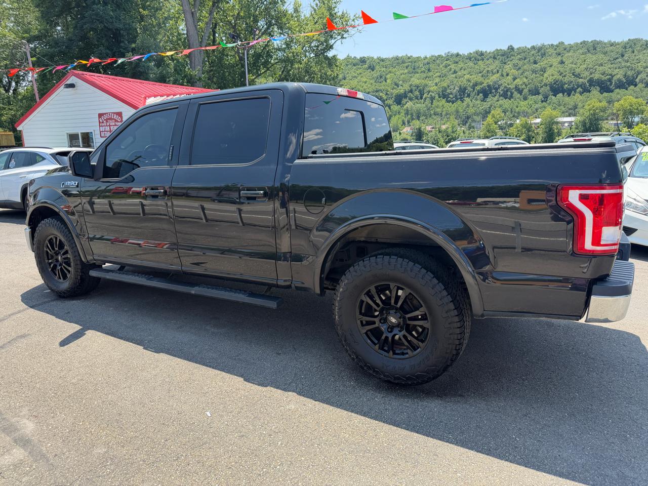 Ford F-150 4WD SuperCrew 145" Lariat 2015