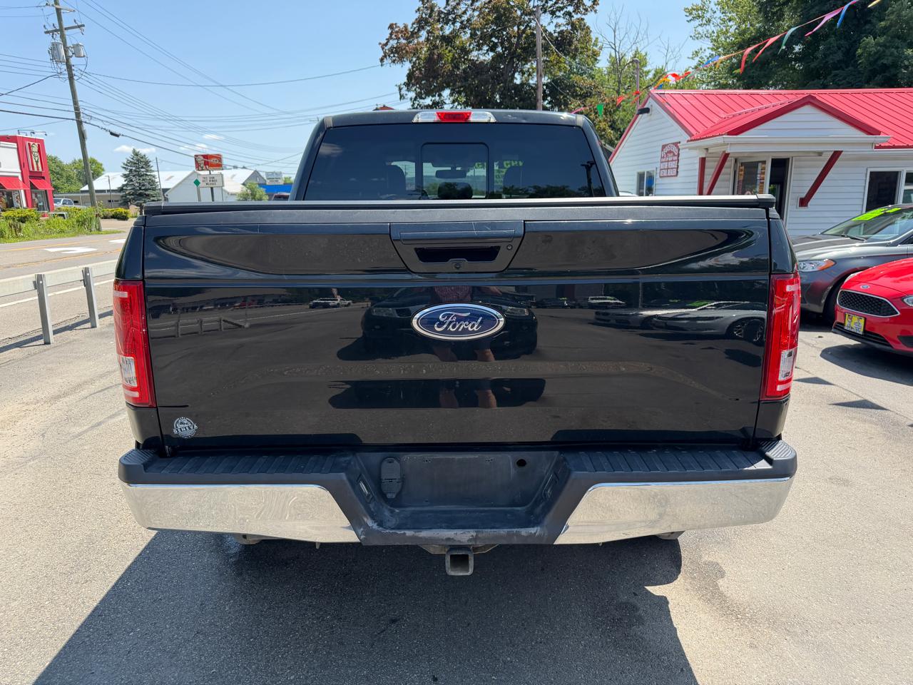 Ford F-150 4WD SuperCrew 145" Lariat 2015